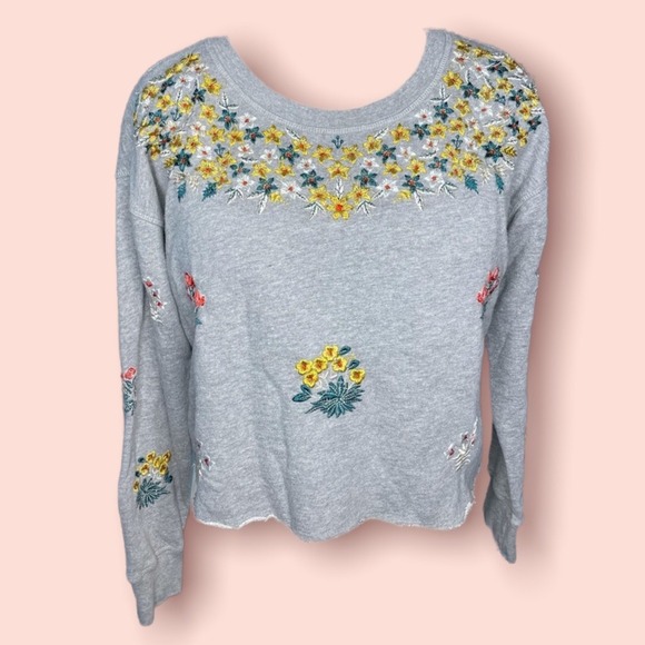 Lucky Brand Gray Cropped Embroidered Floral Design Sweatshirt Women's Size Med - Picture 2 of 5